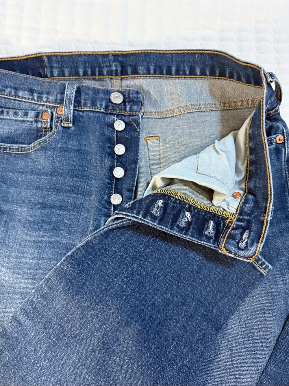 Levi's Men's Medium Blue Straight-Leg Jeans. 501.   31 x 30